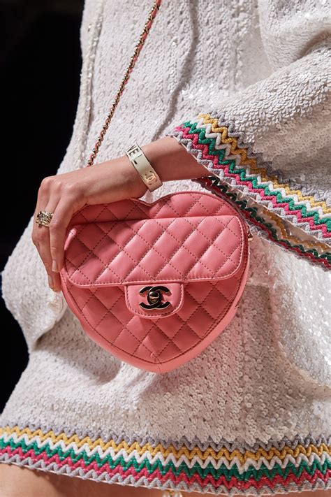 chanel borsa a forma di cuore